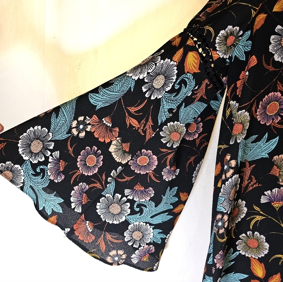 2/$20 New Directions L Floral Eyelet Top - Picture 4 of 7